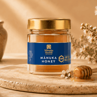 Un frasco de miel de Manuka certificada